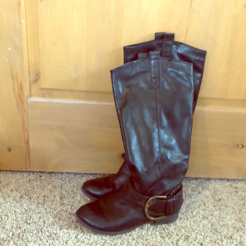 Black  boots